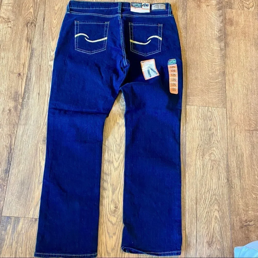 SIGNATURE by LEVI STRAUSS & CO MID RISE STRAIGHT JEANS 12 S NWT